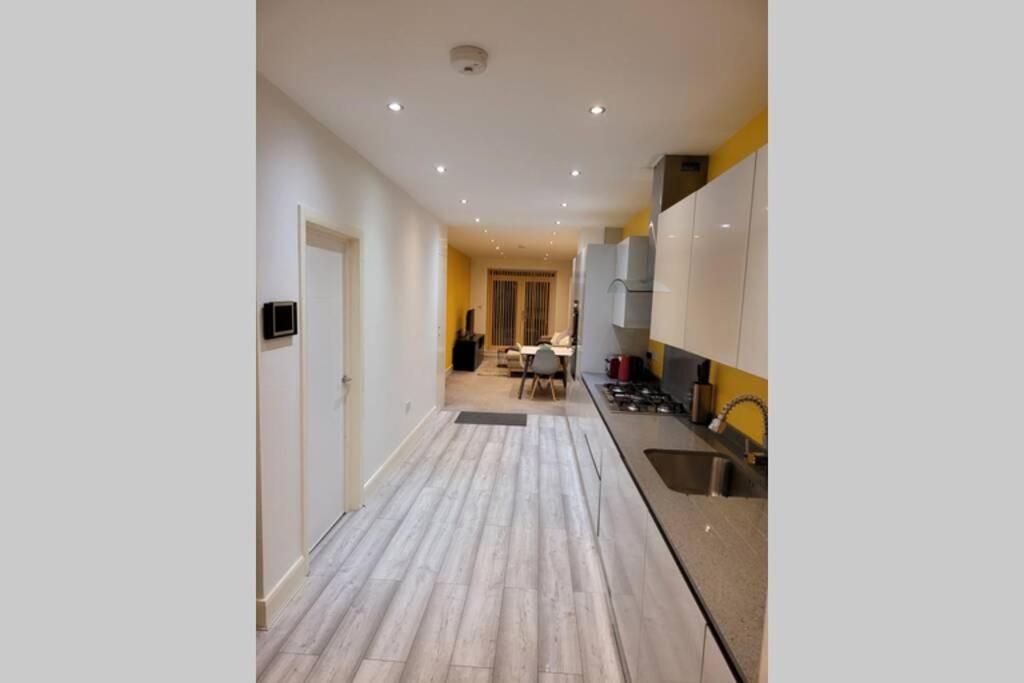 Contemporary 3 Bed Apartment In Hendon Central. المظهر الخارجي الصورة